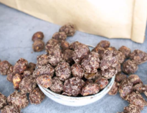 Haselnüsse gebrannt in Zartbitterschokolade Bio