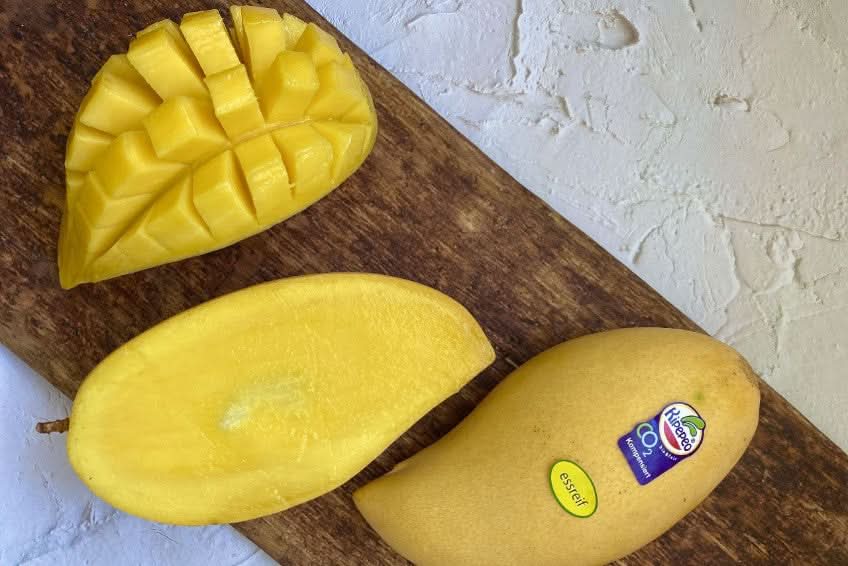 Mango "Nam Dok Mai" baumgereift