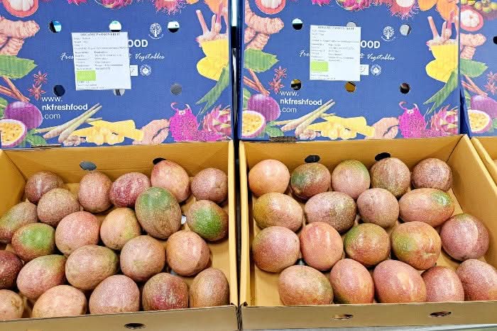 Kisten mit frischen Passionsfrüchten Purple aus Thailand – jetzt Passionsfrüchte Purple kaufen