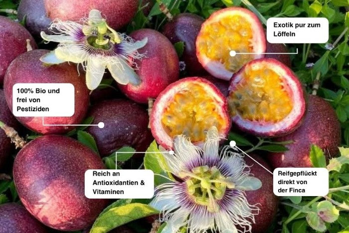 Bio-Passionsfrüchte aus Spanien mit Blüte und Text-Overlays: 100 % Bio, reich an Vitaminen, direkt von der Finca