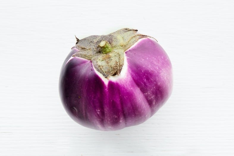 bio auberginen rund violett